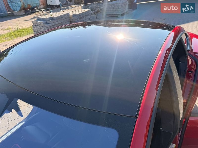 Лифтбек Tesla Model S 2020 в Умани