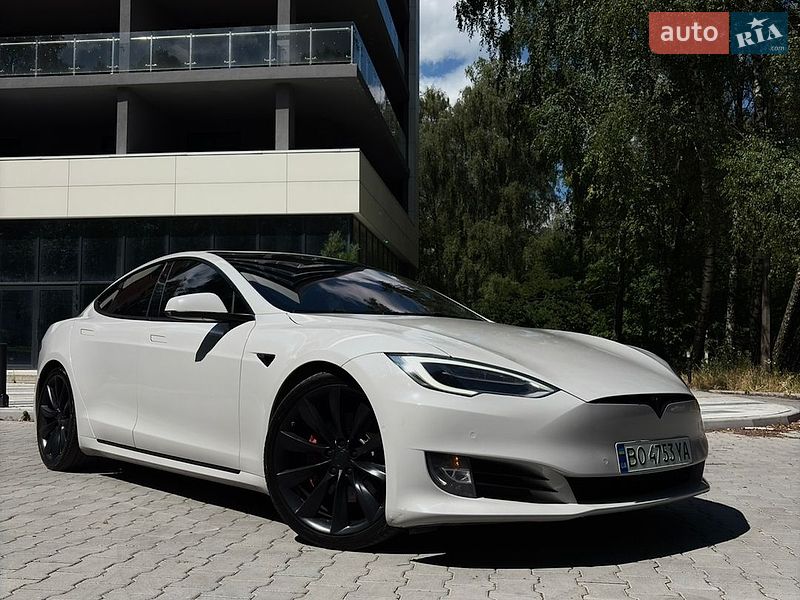 Ліфтбек Tesla Model S 2018 в Тернополі