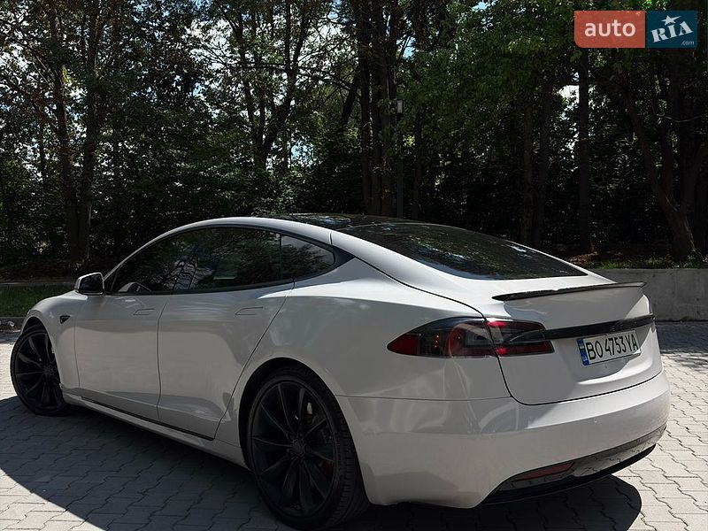 Ліфтбек Tesla Model S 2018 в Тернополі