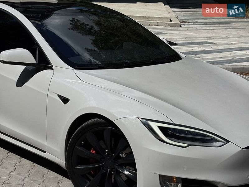 Ліфтбек Tesla Model S 2018 в Тернополі