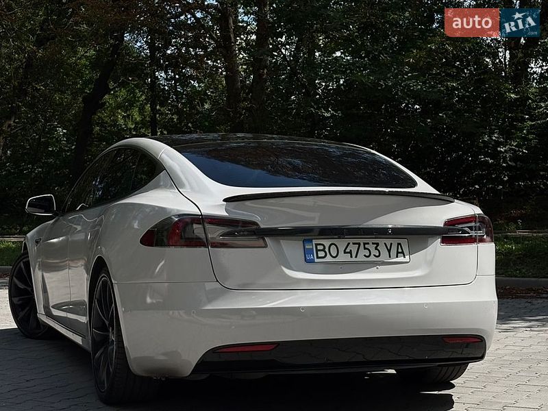 Ліфтбек Tesla Model S 2018 в Тернополі
