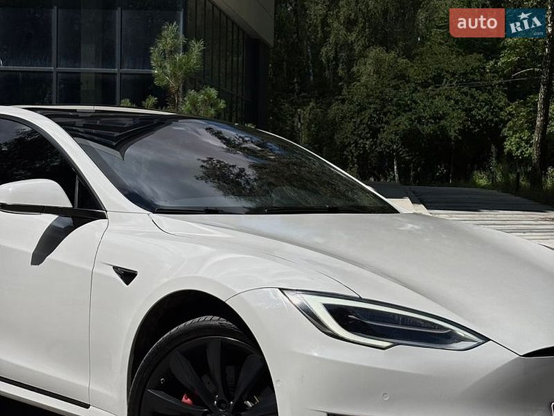 Ліфтбек Tesla Model S 2018 в Тернополі