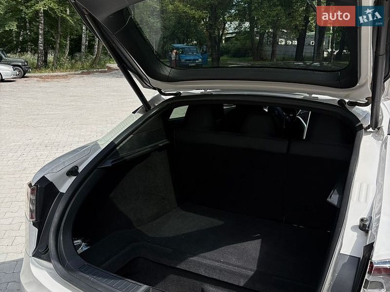 Ліфтбек Tesla Model S 2018 в Тернополі