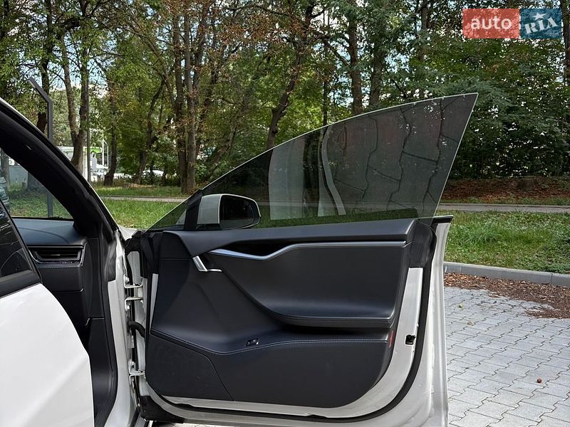 Ліфтбек Tesla Model S 2018 в Тернополі