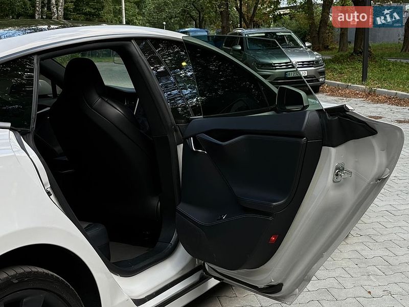 Ліфтбек Tesla Model S 2018 в Тернополі