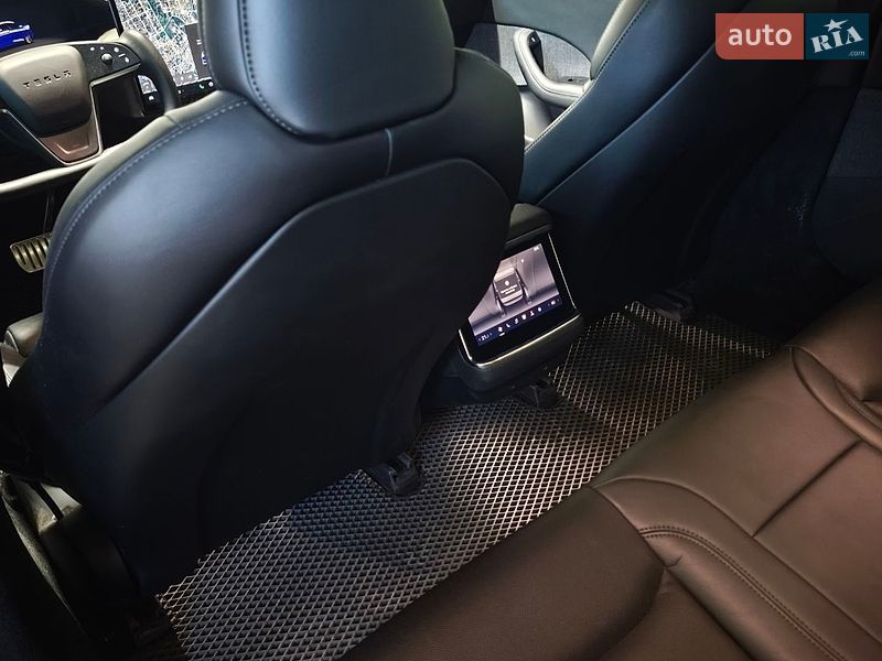 Лифтбек Tesla Model S 2022 в Киеве