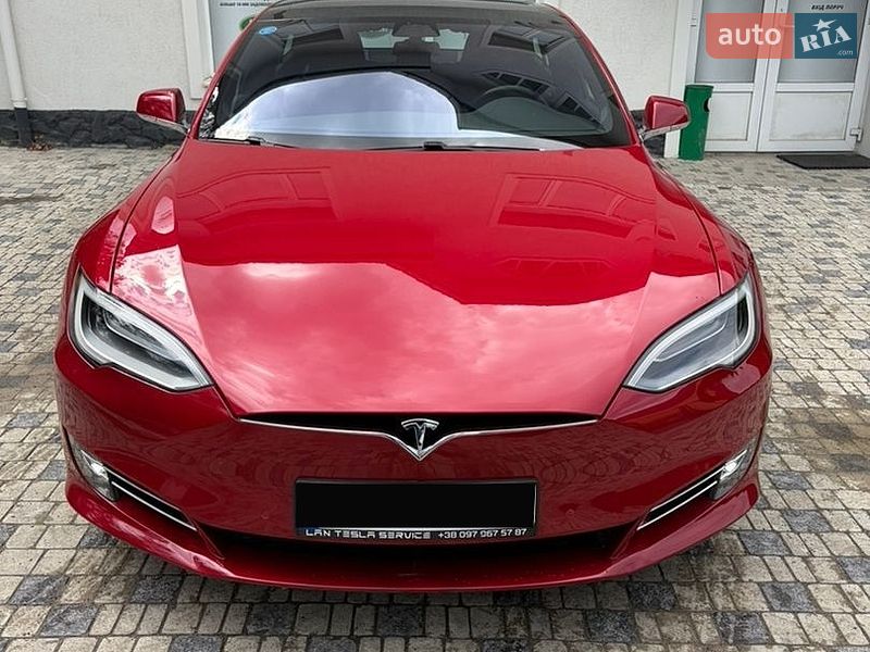 Лифтбек Tesla Model S 2018 в Львове