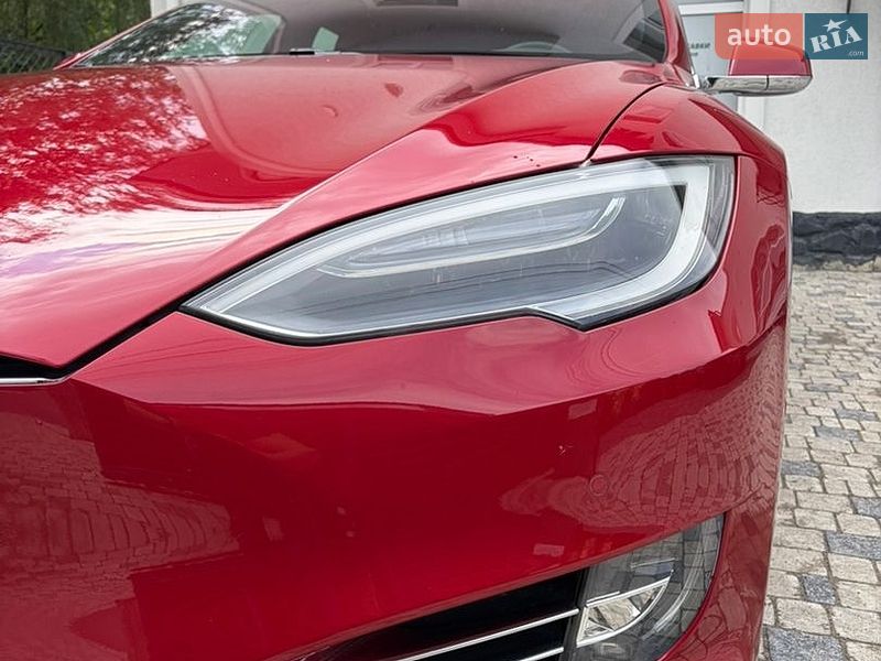 Лифтбек Tesla Model S 2018 в Львове