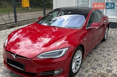 Лифтбек Tesla Model S 2018 в Львове
