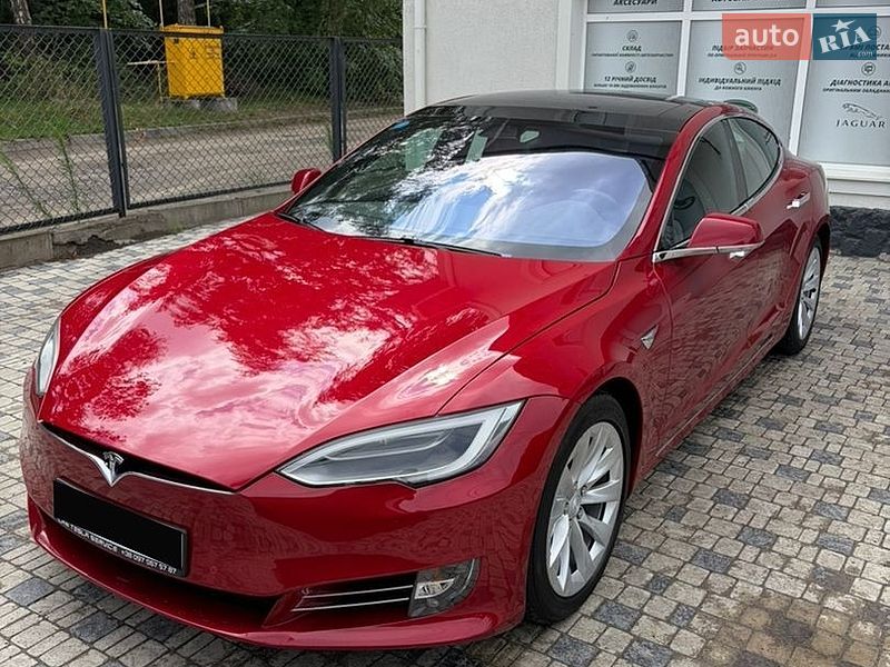 Лифтбек Tesla Model S 2018 в Львове