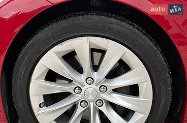 Лифтбек Tesla Model S 2018 в Львове
