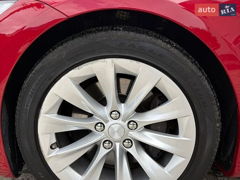 Лифтбек Tesla Model S 2018 в Львове