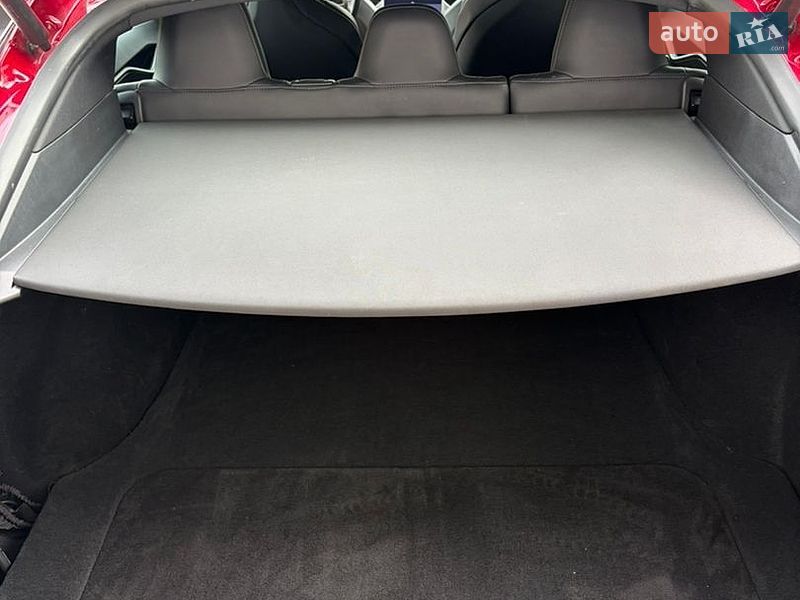 Лифтбек Tesla Model S 2018 в Львове