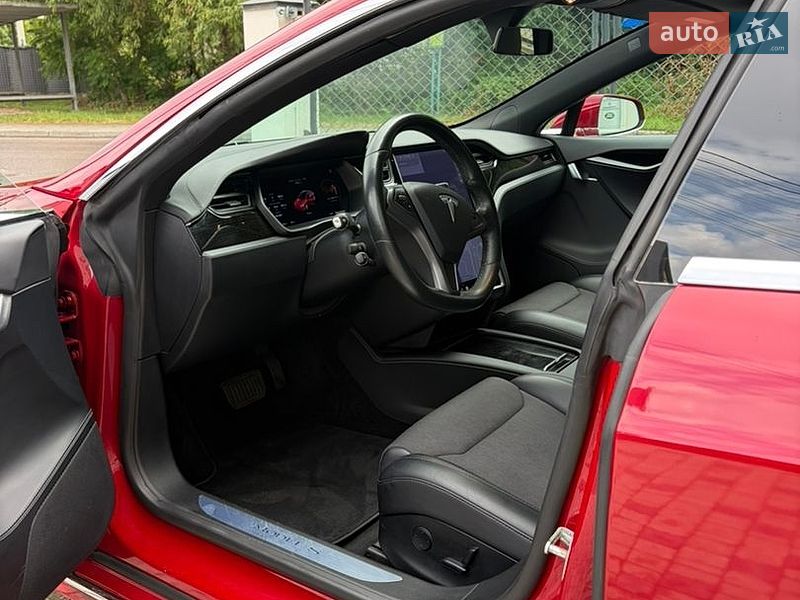 Лифтбек Tesla Model S 2018 в Львове