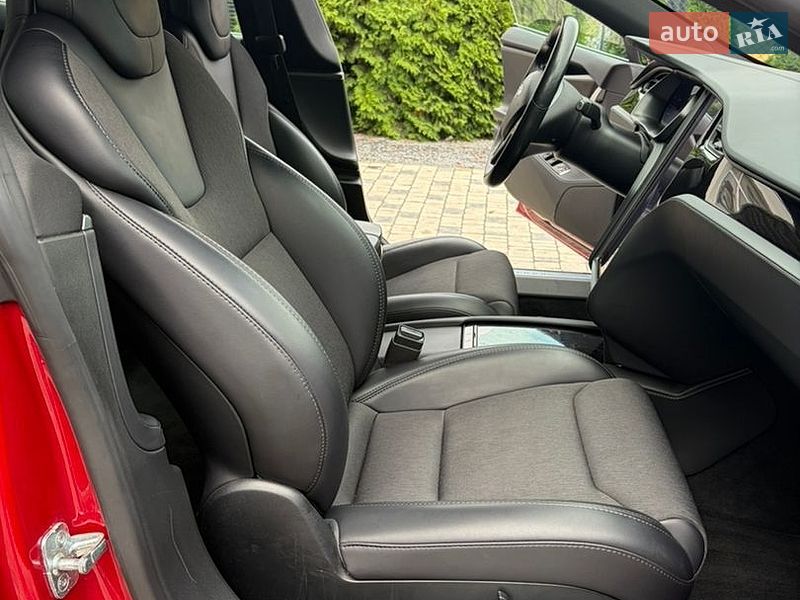 Лифтбек Tesla Model S 2018 в Львове