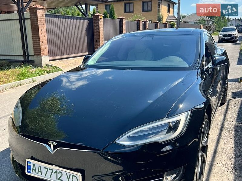 Ліфтбек Tesla Model S 2018 в Києві
