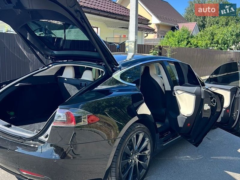 Ліфтбек Tesla Model S 2018 в Києві