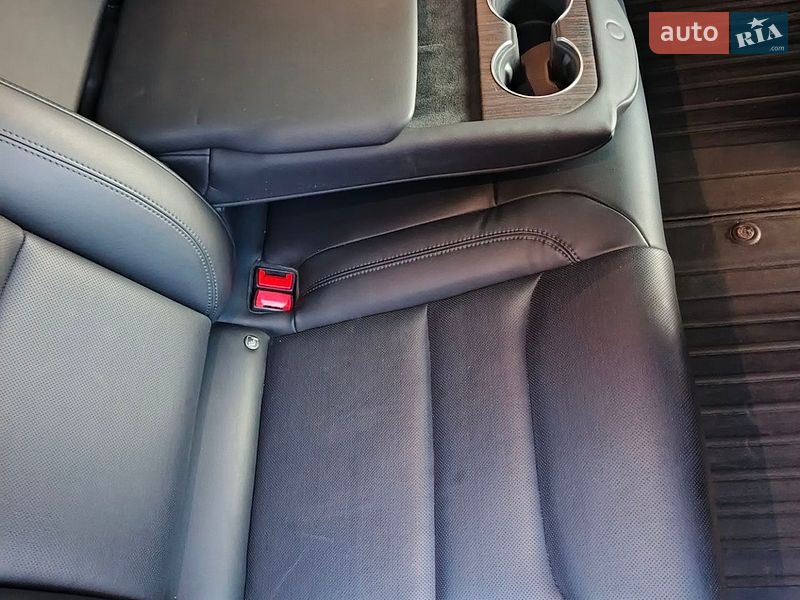 Лифтбек Tesla Model S 2022 в Киеве
