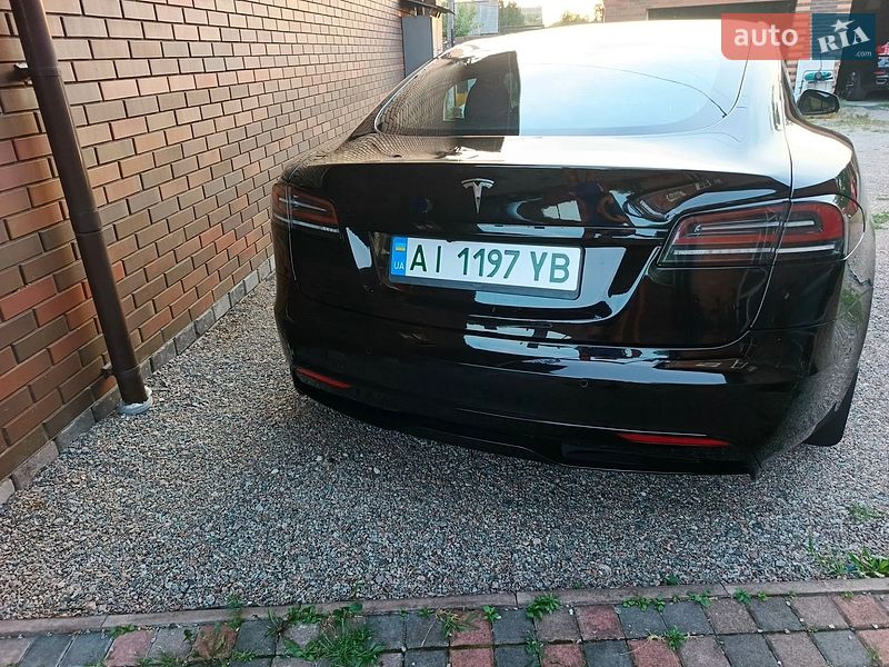 Лифтбек Tesla Model S 2022 в Киеве
