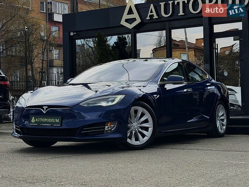 Лифтбек Tesla Model S 2018 в Киеве