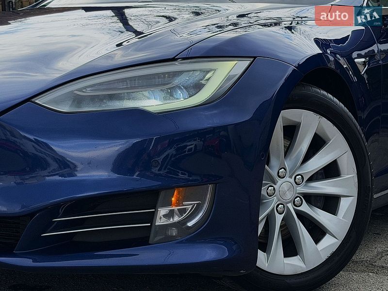 Лифтбек Tesla Model S 2018 в Киеве
