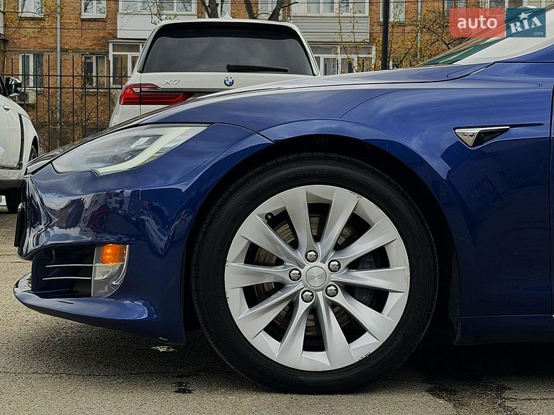 Лифтбек Tesla Model S 2018 в Киеве