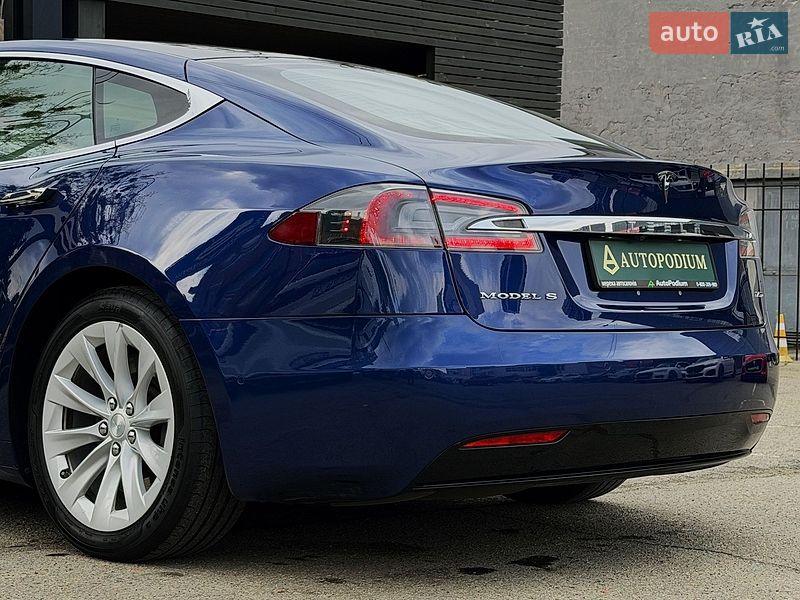 Лифтбек Tesla Model S 2018 в Киеве