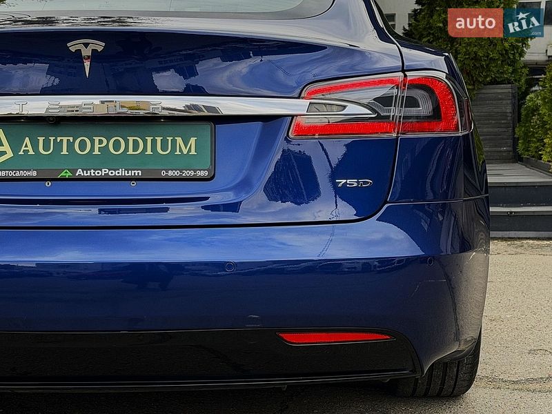 Лифтбек Tesla Model S 2018 в Киеве