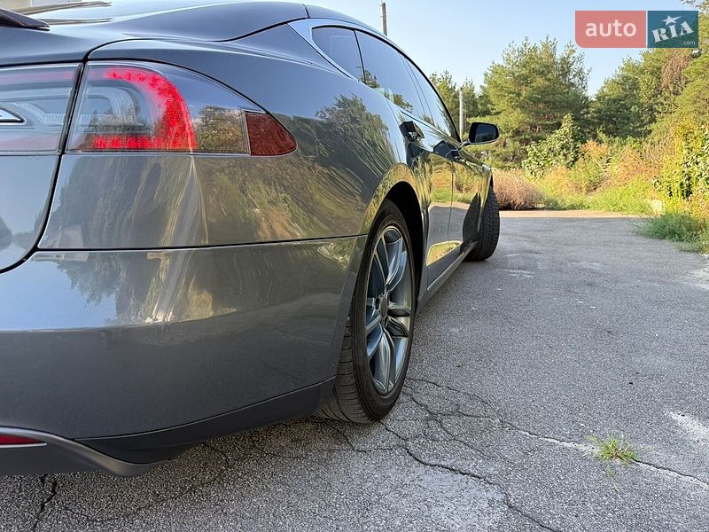 Лифтбек Tesla Model S 2013 в Каменском
