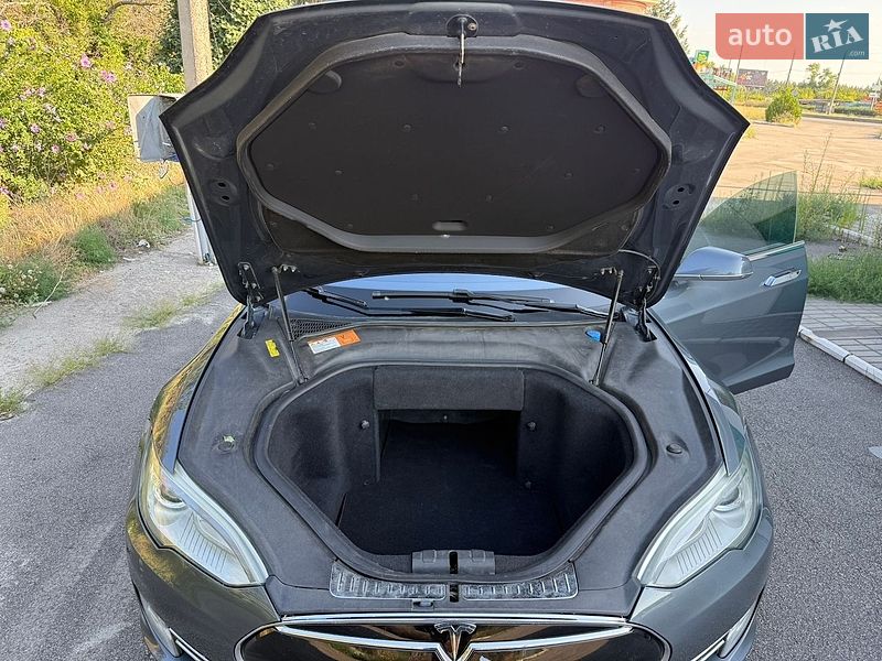 Лифтбек Tesla Model S 2013 в Каменском