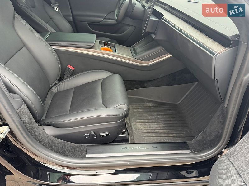 Лифтбек Tesla Model S 2022 в Житомире