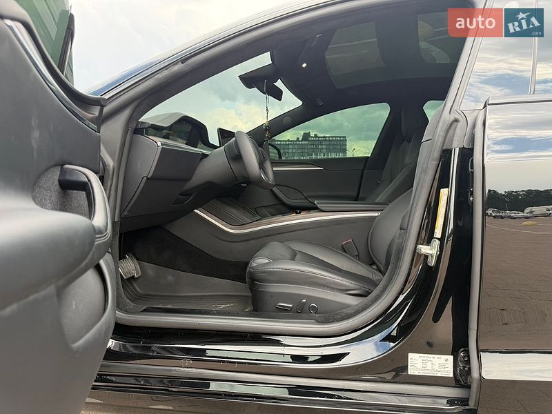 Лифтбек Tesla Model S 2022 в Житомире