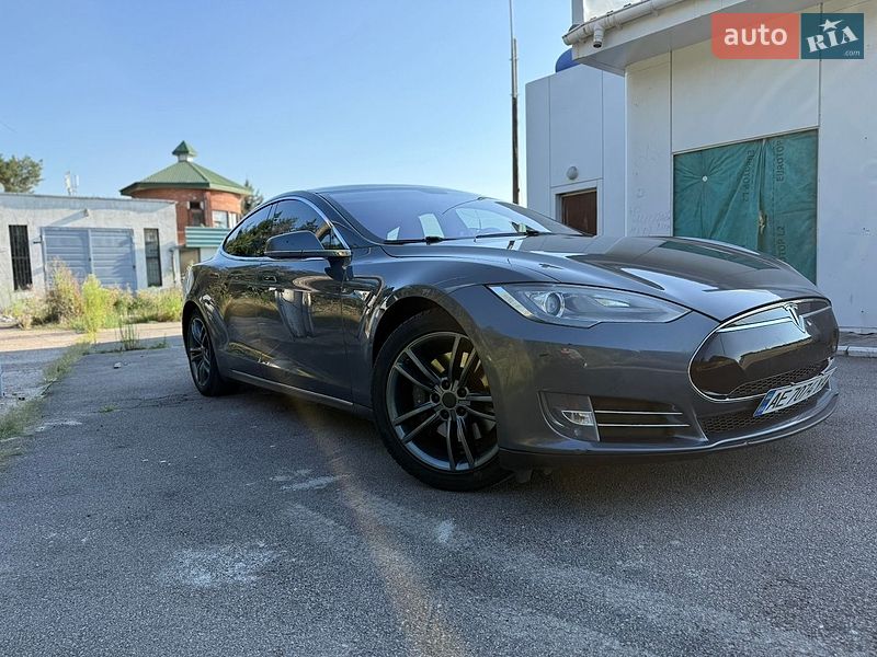 Лифтбек Tesla Model S 2013 в Каменском
