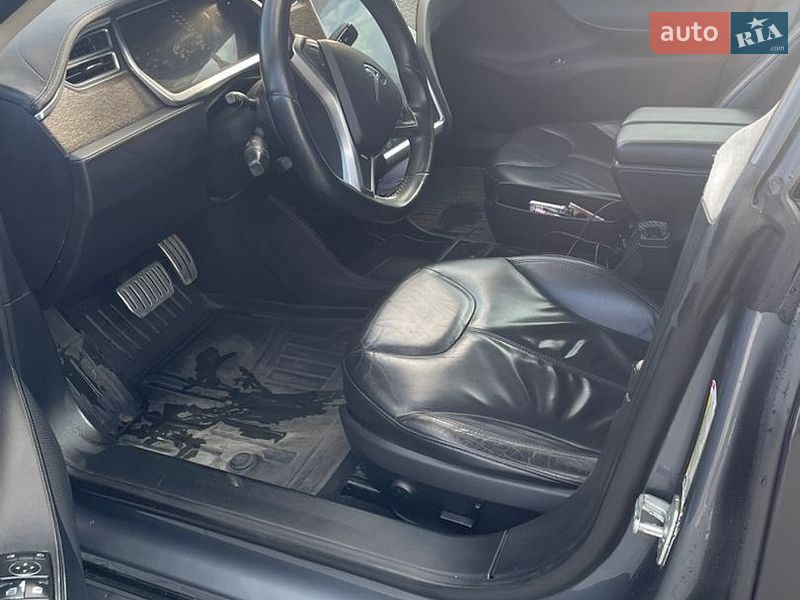 Лифтбек Tesla Model S 2013 в Львове