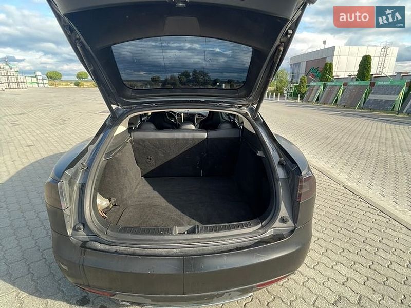 Лифтбек Tesla Model S 2013 в Львове