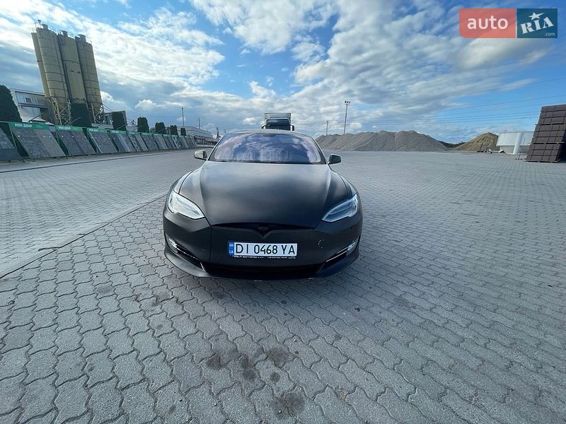 Лифтбек Tesla Model S 2013 в Львове
