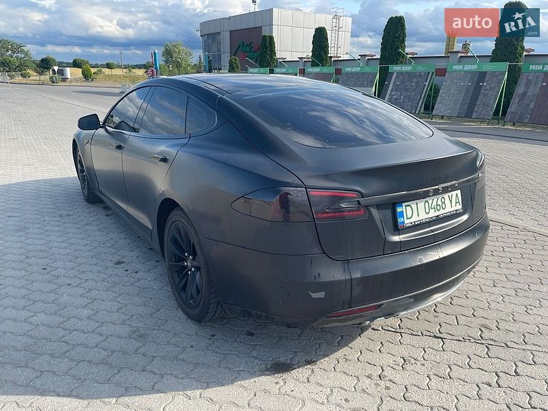 Лифтбек Tesla Model S 2013 в Львове