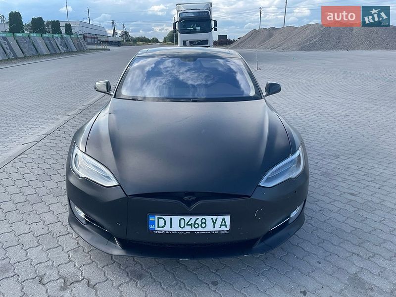 Лифтбек Tesla Model S 2013 в Львове
