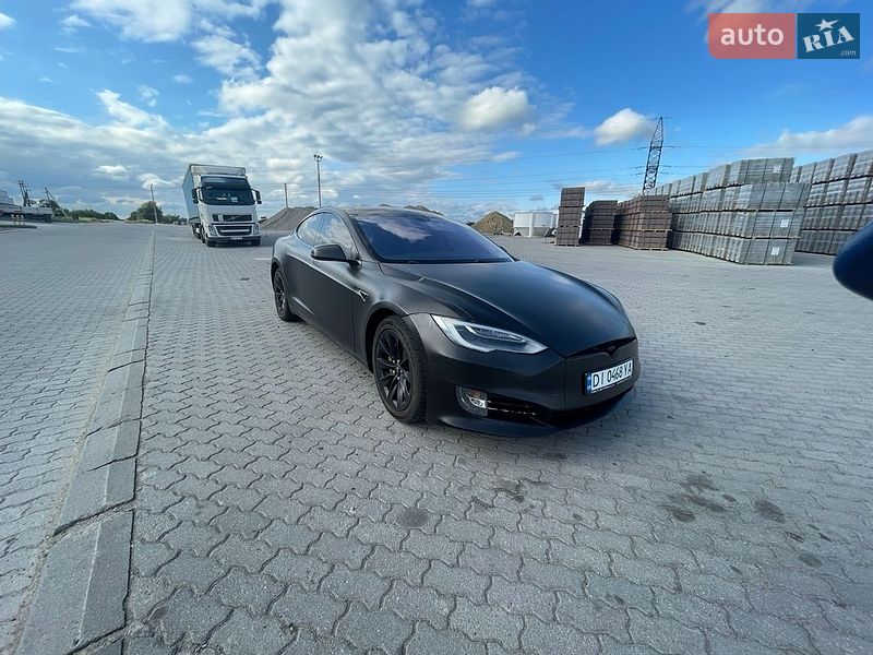 Лифтбек Tesla Model S 2013 в Львове