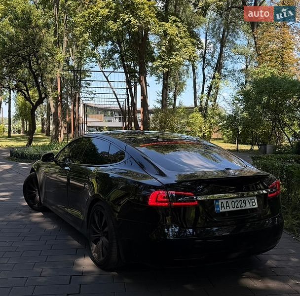 Ліфтбек Tesla Model S 2015 в Києві фото 22 Ліфтбек Tesla Model S 2015 в Києві