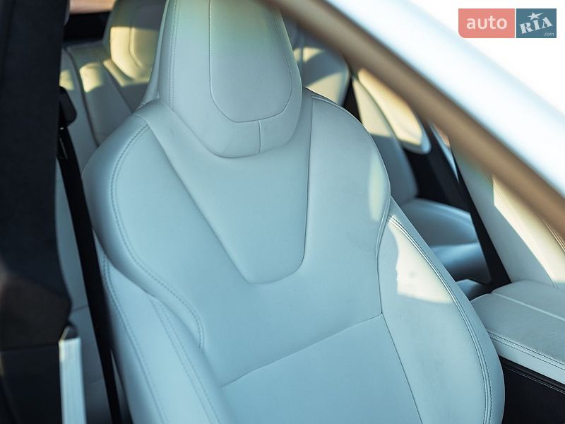 Ліфтбек Tesla Model S 2018 в Дніпрі фото 10 Ліфтбек Tesla Model S 2018 в Дніпрі