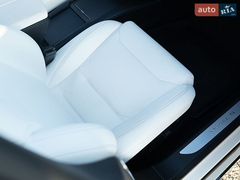 Ліфтбек Tesla Model S 2018 в Дніпрі фото 14 Ліфтбек Tesla Model S 2018 в Дніпрі