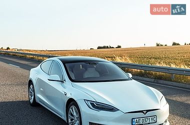 Ліфтбек Tesla Model S 2018 в Дніпрі фото 35 Ліфтбек Tesla Model S 2018 в Дніпрі
