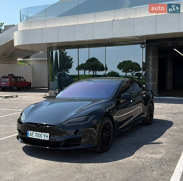 Ліфтбек Tesla Model S 2018 в Дніпрі фото 12 Ліфтбек Tesla Model S 2018 в Дніпрі