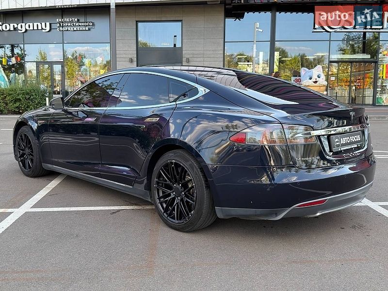 Ліфтбек Tesla Model S 2013 в Києві