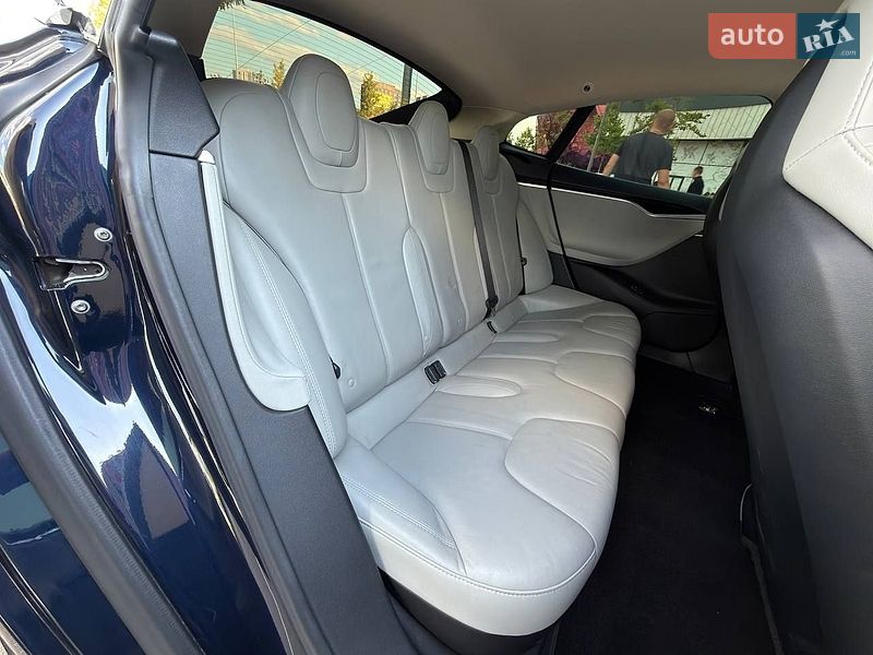 Ліфтбек Tesla Model S 2013 в Києві