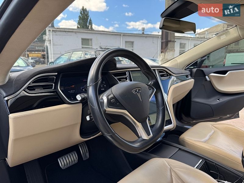 Ліфтбек Tesla Model S 2014 в Києві