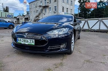 Ліфтбек Tesla Model S 2014 в Києві