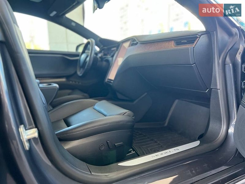 Ліфтбек Tesla Model S 2020 в Одесі