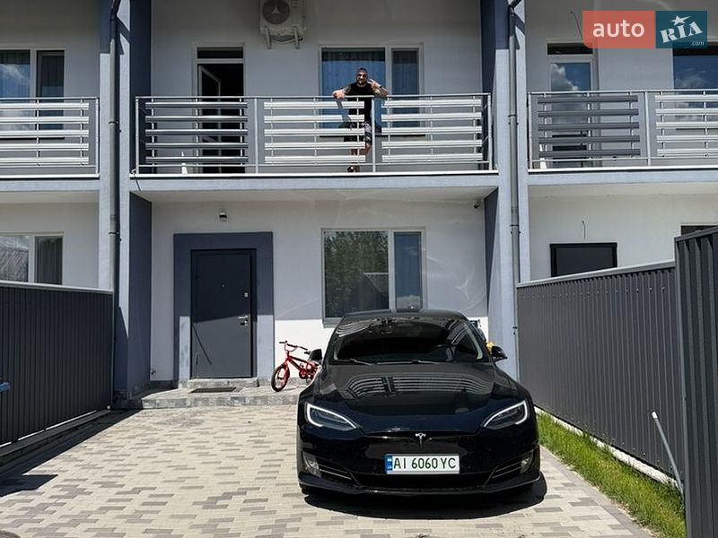 Ліфтбек Tesla Model S 2017 в Ірпені